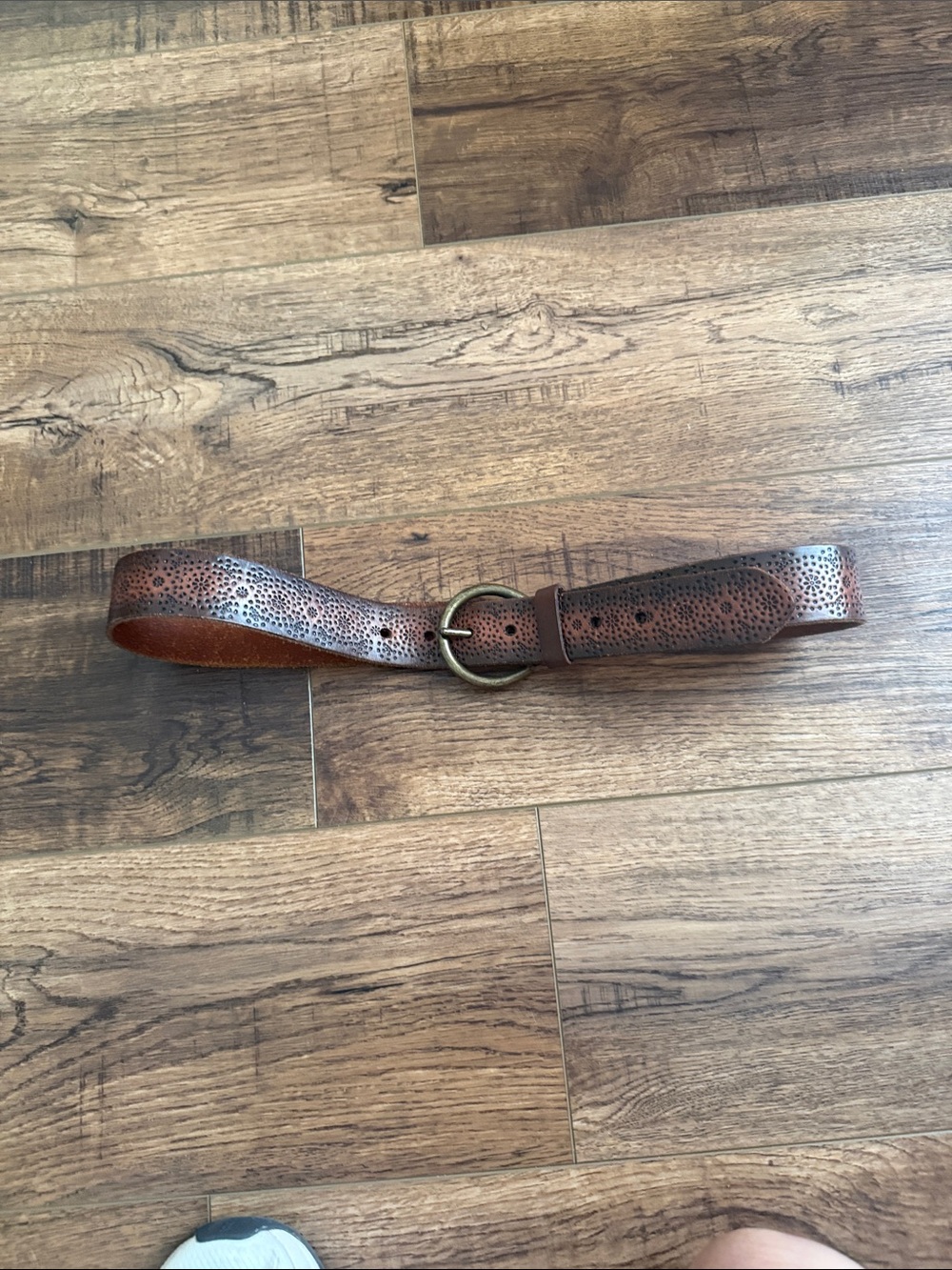 American Eagle Brown Distressed Leather Belt with Round Buckle women’s medium